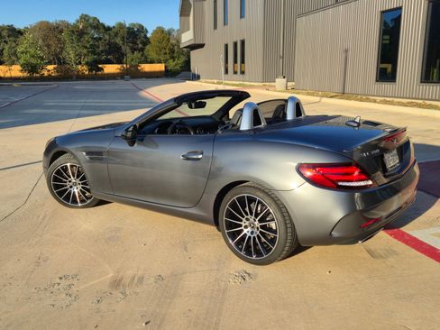 Used 2019 Mercedes-Benz SLC 300 image 5