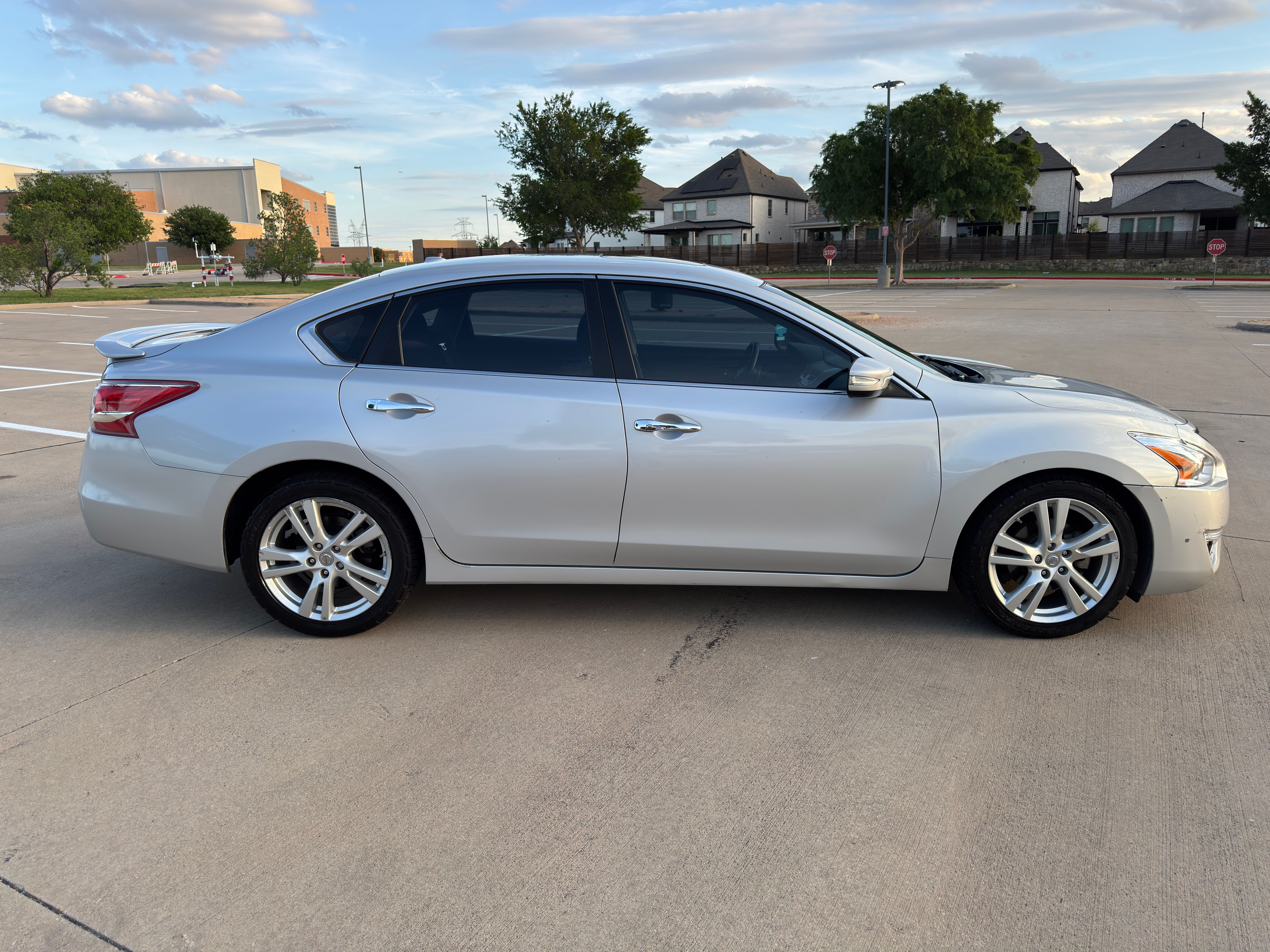 Used 2013 Nissan Altima 3.5 SV FWD image 4