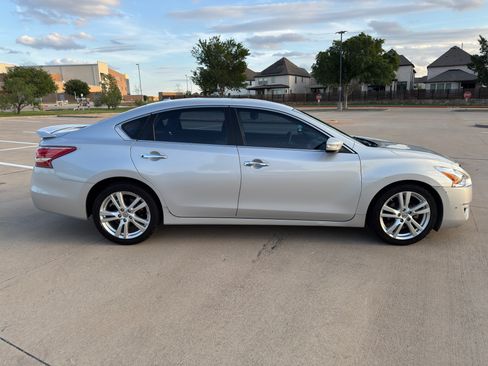 Used 2013 Nissan Altima 3.5 SV image 4