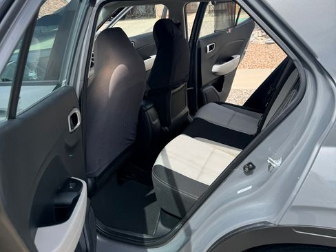 Used 2020 Hyundai Venue SEL FWD image 9