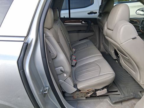Used 2010 Buick Enclave CXL image 7