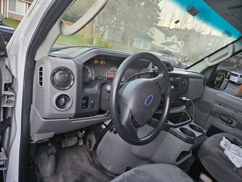 Used 2012 Ford E-250 and Econoline 250 w/ PWR Group image 6