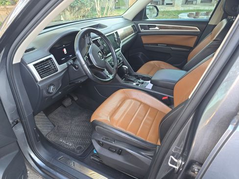 Used 2018 Volkswagen Atlas SEL Premium image 12
