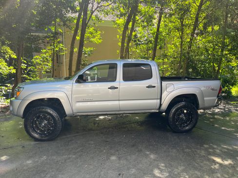 Used 2009 Toyota Tacoma PreRunner RWD image 4