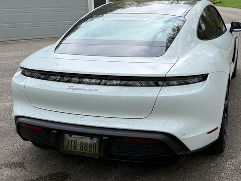 Used 2022 Porsche Taycan 4S AWD/4WD image 2