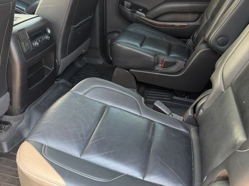Used 2020 Chevrolet Suburban LT AWD/4WD image 12