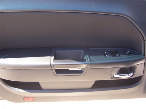 Used 2013 Dodge Challenger SXT image 22