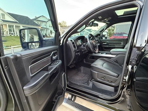 Used 2024 RAM 2500 Laramie w/ Sport Appearance Package image 12