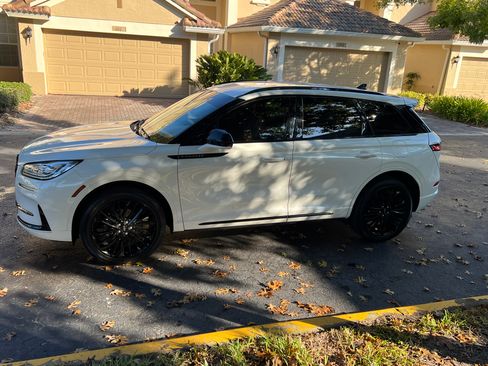 Used 2023 Lincoln Corsair Reserve w/ Jet Appearance Package image 4