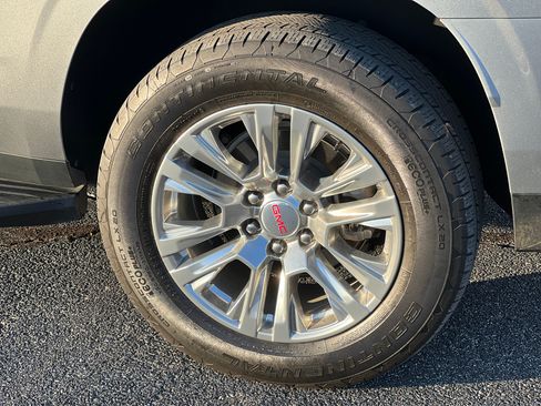 Used 2023 GMC Yukon XL Denali image 13