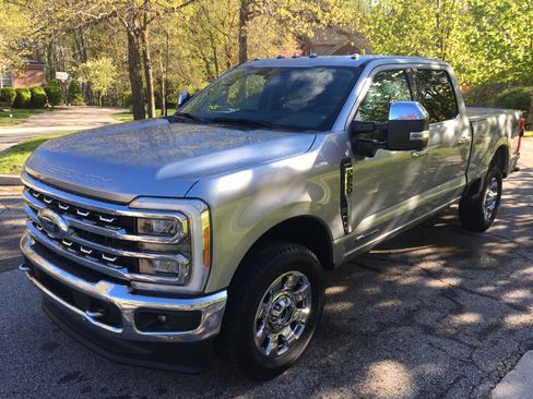 Used 2023 Ford F250 Lariat w/ Lariat Ultimate Package AWD/4WD image 2