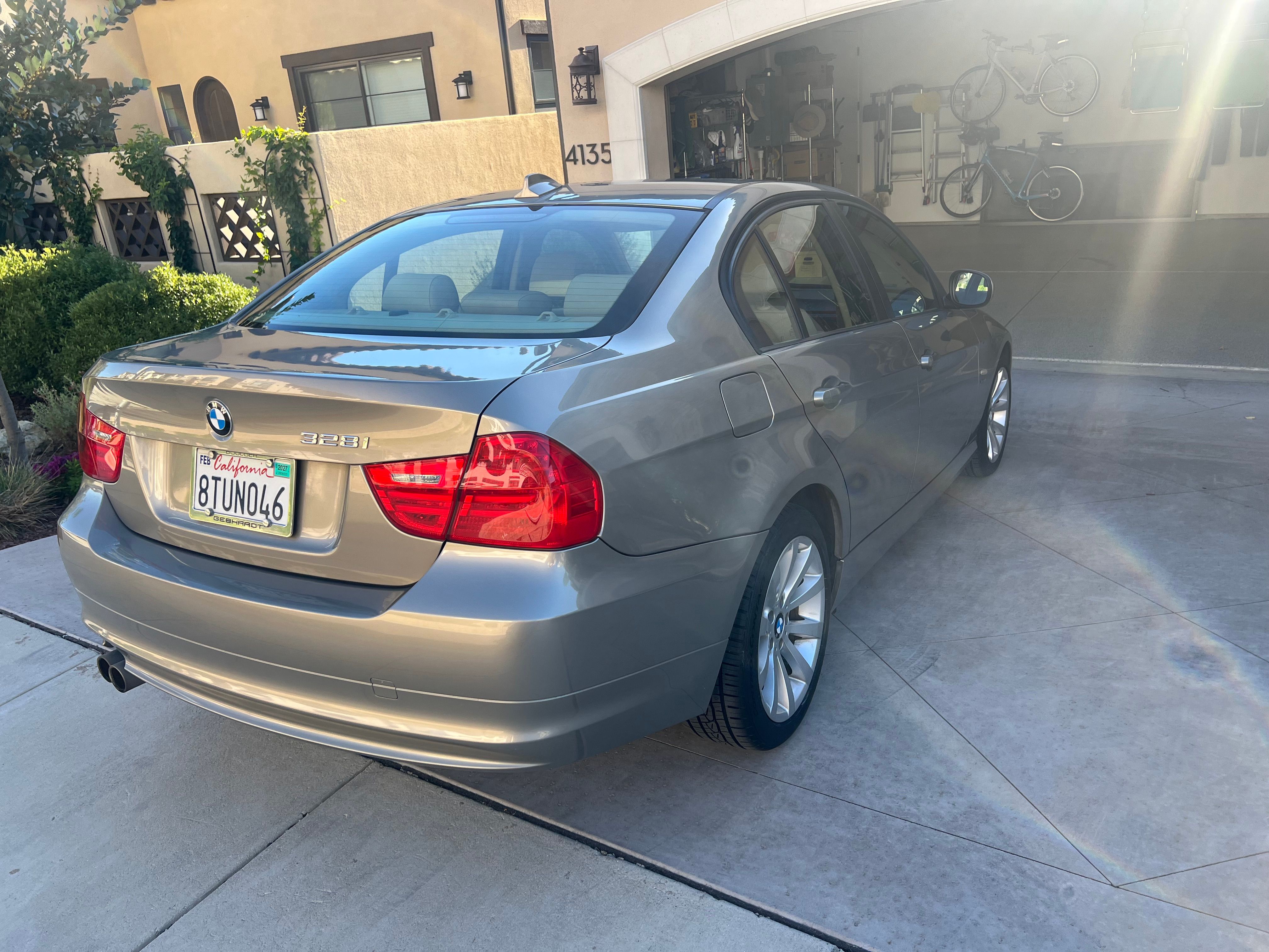 Used 2011 BMW 328i xDrive Sedan AWD/4WD image 5
