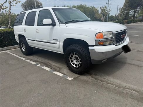 Used 2004 GMC Yukon SLE RWD image 2