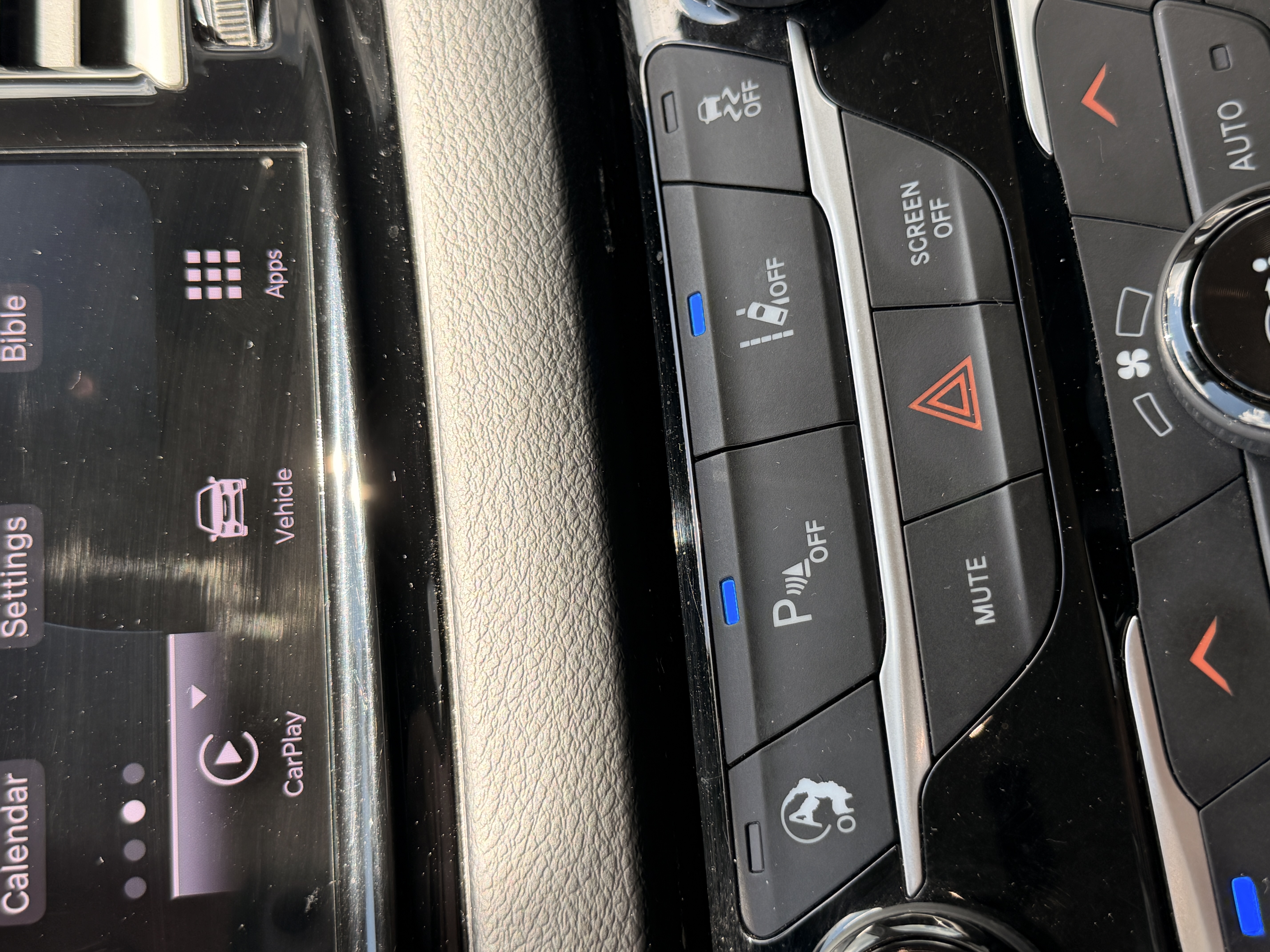 Used 2021 Chrysler Pacifica Touring-L FWD image 12