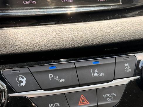Used 2021 Chrysler Pacifica Touring-L FWD image 12