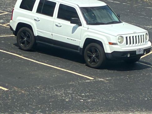 Used 2014 Jeep Patriot Sport w/ Power Value Group AWD/4WD image 1