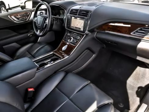 Used 2020 Lincoln Continental Reserve image 6