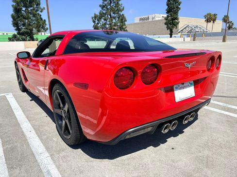 Used 2007 Chevrolet Corvette Coupe w/ Preferred Equipment Group RWD image 2