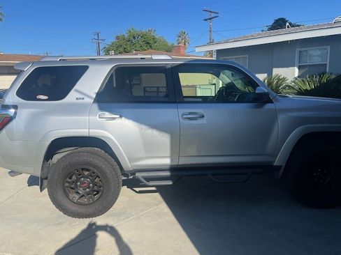 Used 2015 Toyota 4Runner SR5 Premium image 2