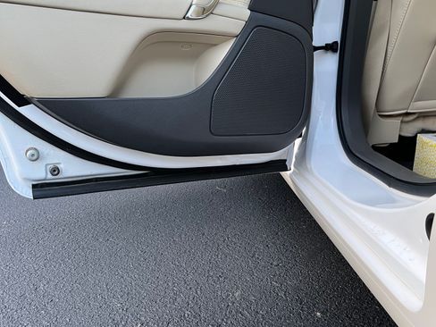 Used 2012 Lincoln MKZ FWD image 20