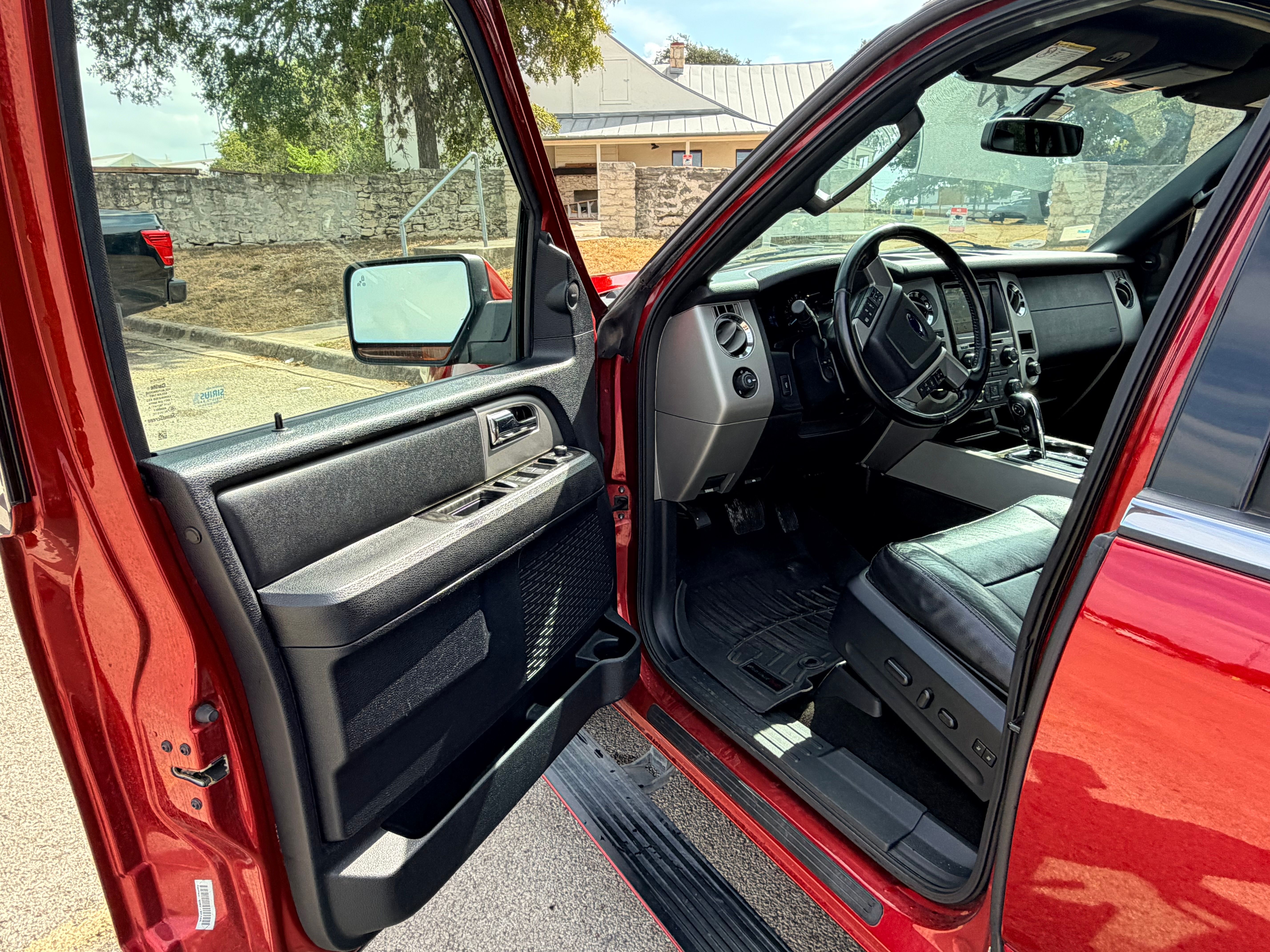 Used 2016 Ford Expedition Limited RWD image 10