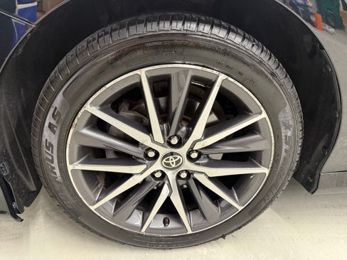 Used 2021 Toyota Camry XLE w/ Navigation Upgrade Package image 12