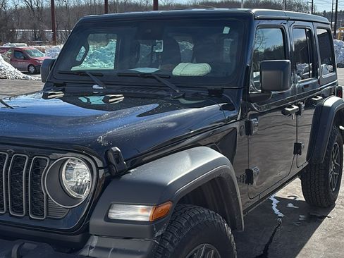 Used 2025 Jeep Wrangler Unlimited Sport image 5