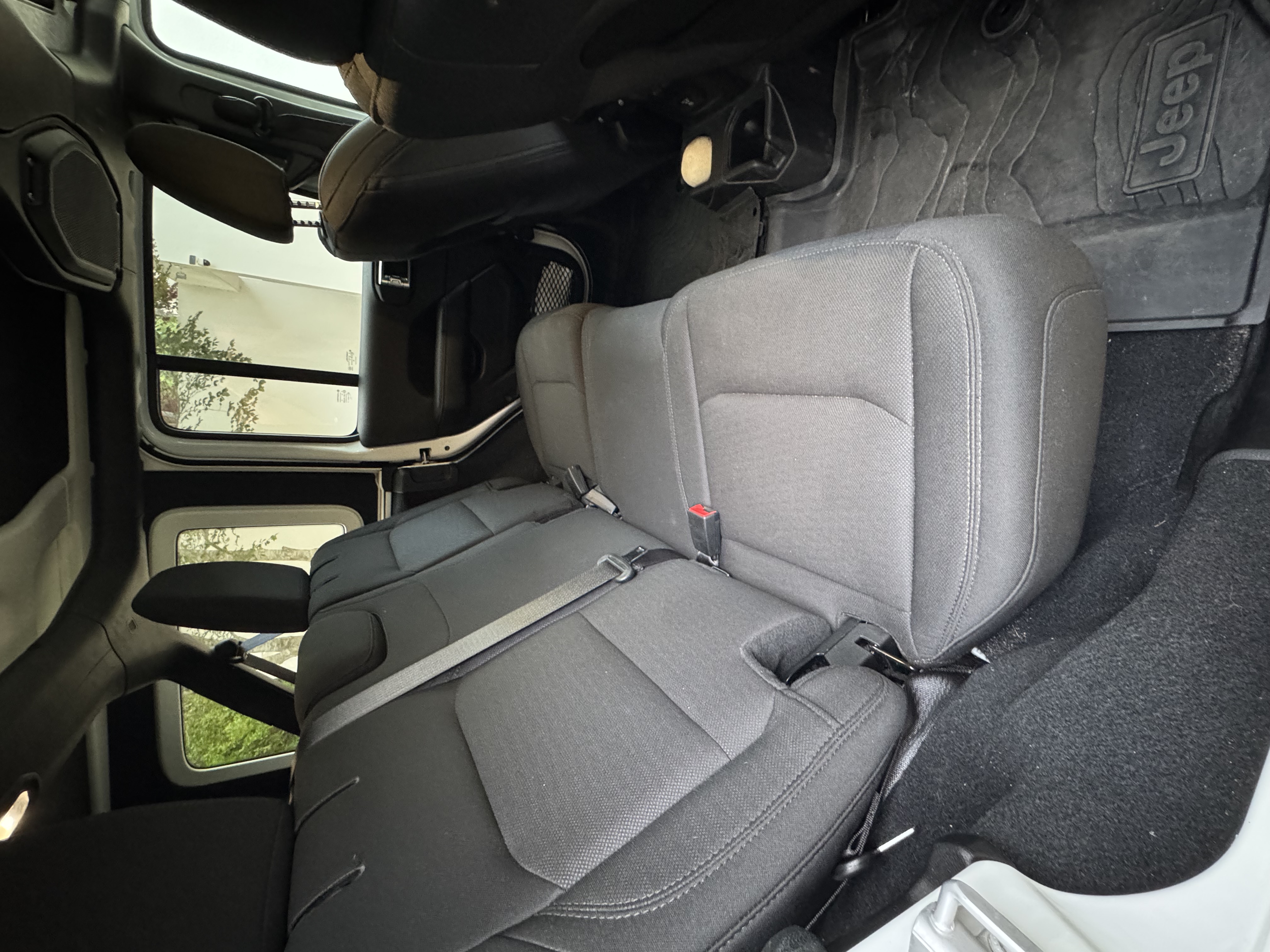 Used 2019 Jeep Wrangler Unlimited Sahara w/ Dual Top Group AWD/4WD image 9