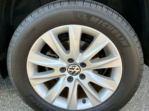 Used 2010 Volkswagen Tiguan SE image 5