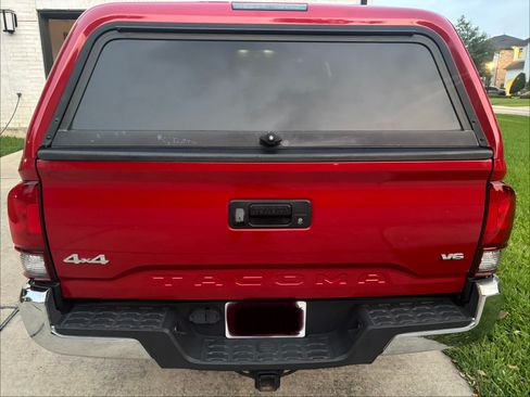 Used 2018 Toyota Tacoma SR5 AWD/4WD image 5