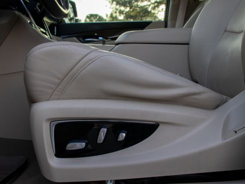 Used 2020 Cadillac Escalade Luxury image 25