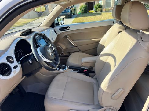 Used 2014 Volkswagen Beetle TDI image 8