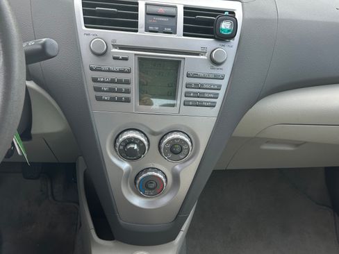Used 2009 Toyota Yaris Sedan image 12