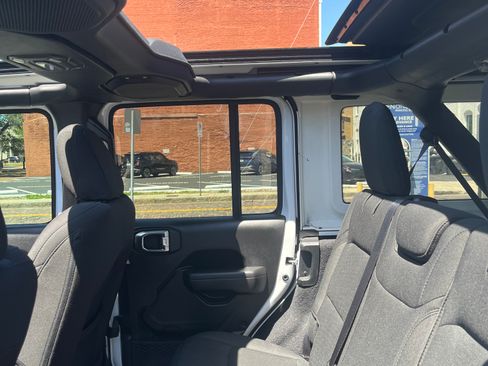 Used 2021 Jeep Wrangler Unlimited Sport AWD/4WD image 13