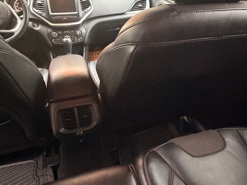 Used 2015 Jeep Cherokee Trailhawk w/ Comfort/Convenience Group image 10