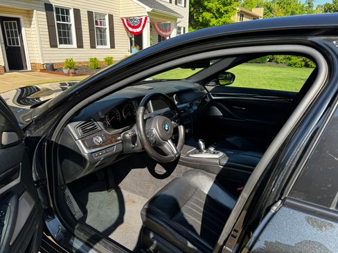 Used 2015 BMW M5 RWD image 11