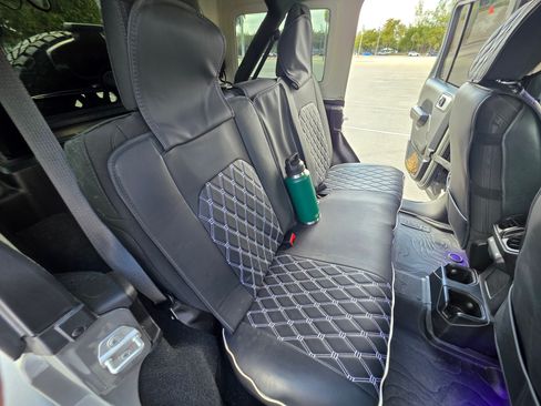 Used 2019 Jeep Wrangler Unlimited Sport S image 28