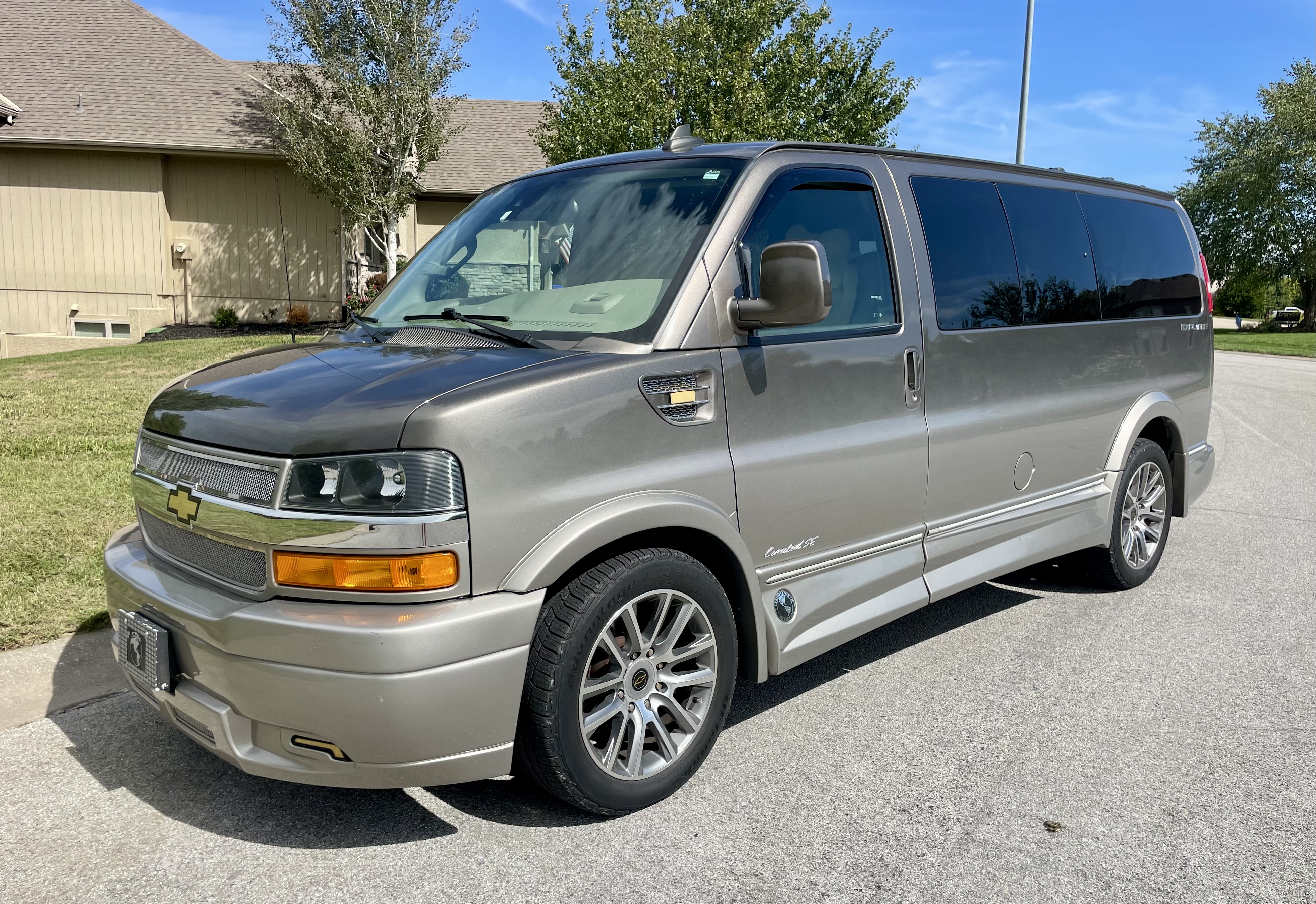 Used 2019 Chevrolet Express 2500 w/ Enhanced Convenience Package RWD image 1
