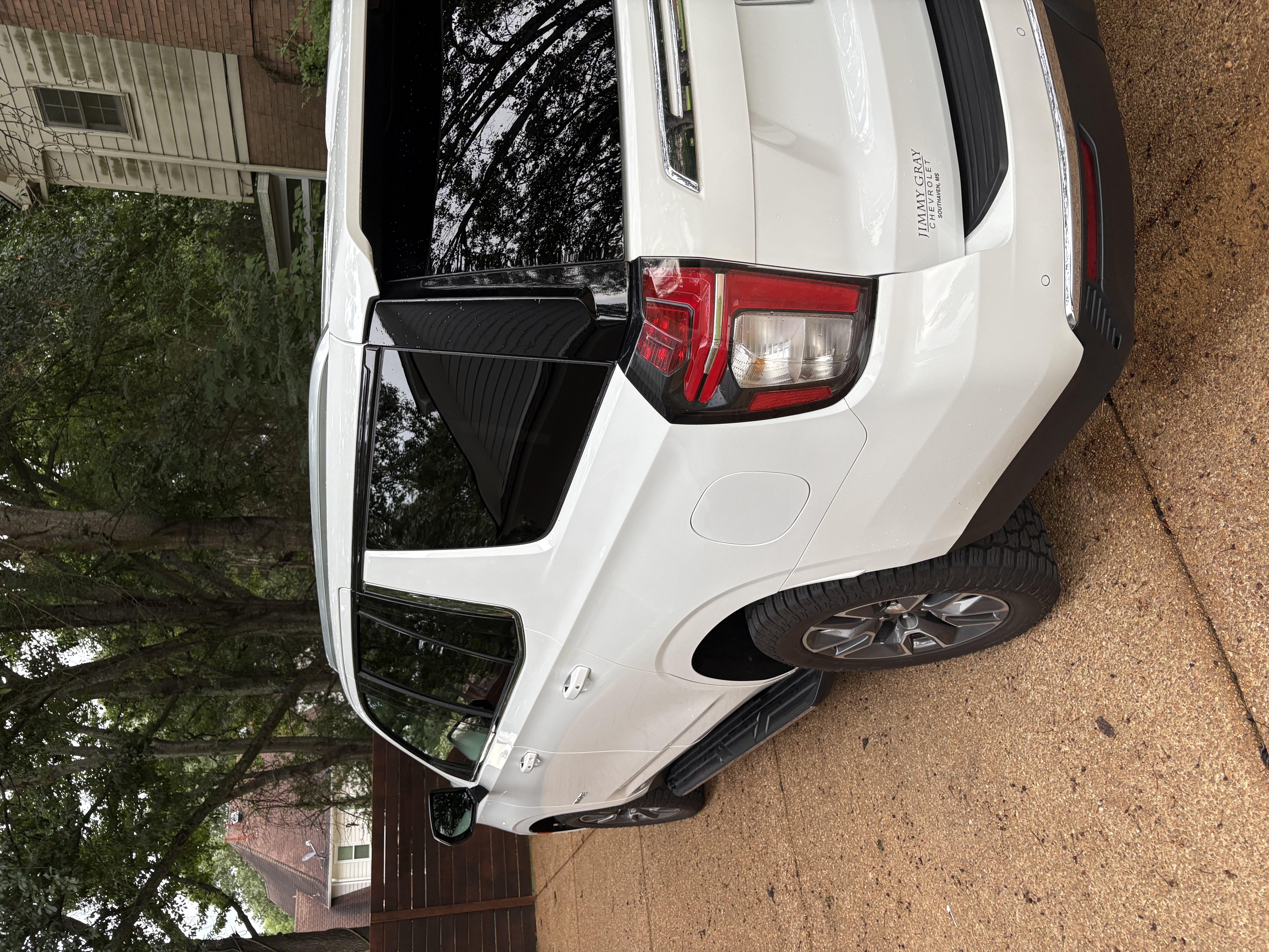 Used 2024 Chevrolet Tahoe LS RWD image 2