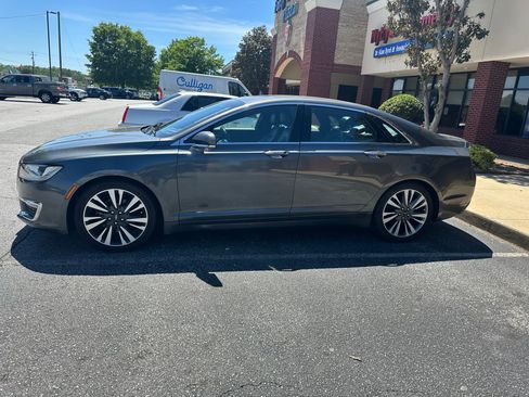 Used 2017 Lincoln MKZ Reserve w/ Climate Package AWD/4WD image 2