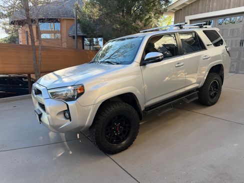 Used 2018 Toyota 4Runner SR5 Premium image 1