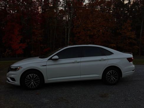 Used 2019 Volkswagen Jetta SEL w/ Cold Weather Package FWD image 1