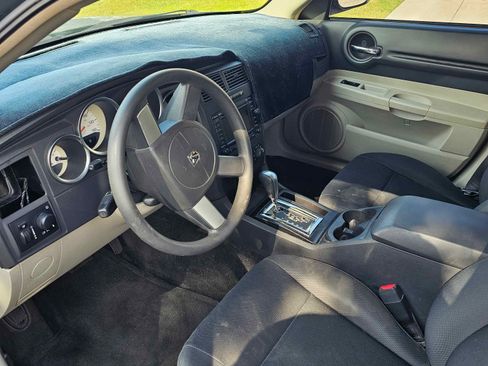 Used 2005 Dodge Magnum SE image 4