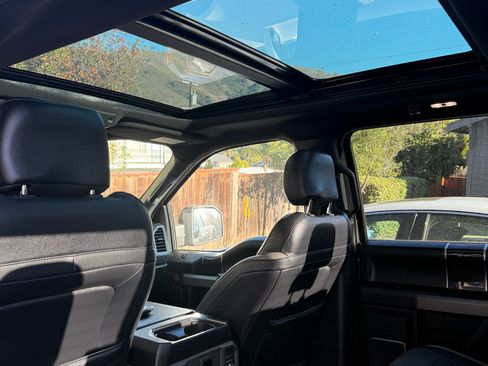 Used 2018 Ford F150 Raptor w/ Equipment Group 802A Luxury image 9