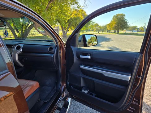 Used 2017 Toyota Tundra SR5 image 13