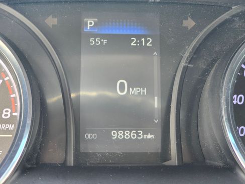 Used 2019 Toyota Camry LE image 5