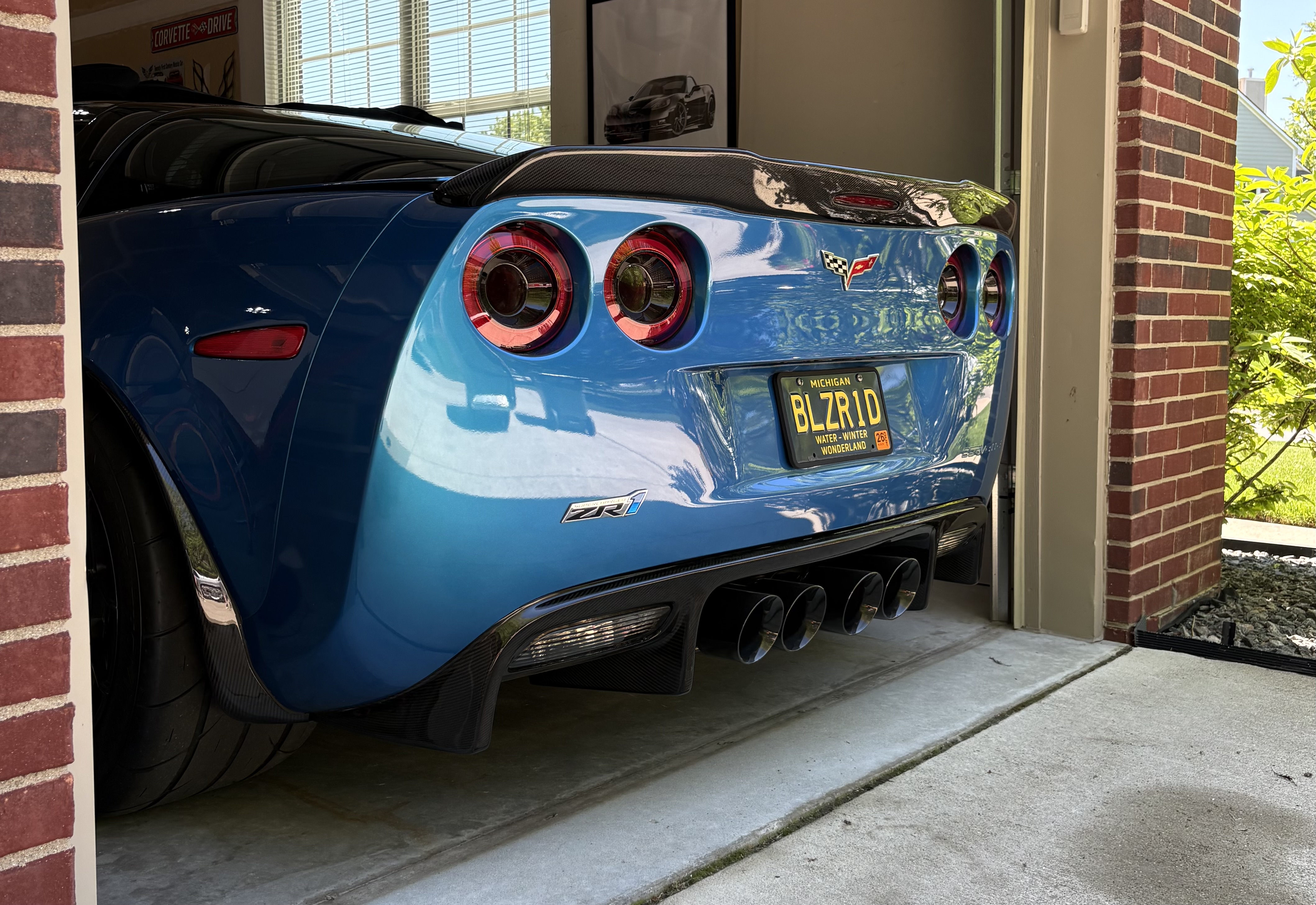 Used 2010 Chevrolet Corvette ZR1 w/ Preferred Equipment Group RWD image 8