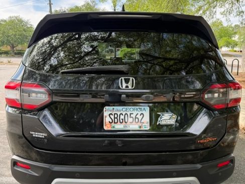 Used 2023 Honda Pilot TrailSport image 10