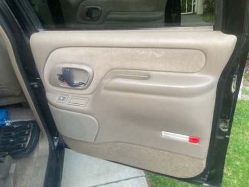 Used 1999 GMC Suburban 2WD w/ Marketing Opt Pkg 3 image 29