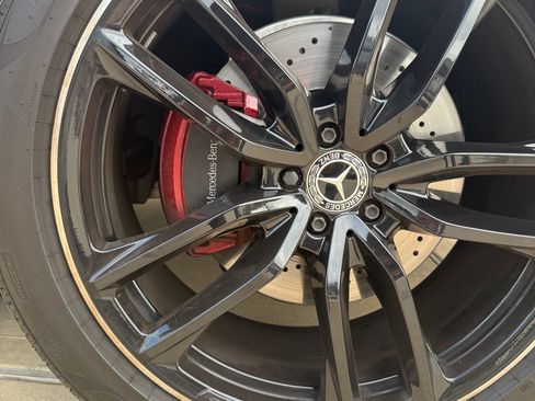 Used 2024 Mercedes-Benz GLS 450 4MATIC image 2